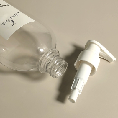 Lüks PET Plastik 300ml Pompa Şişeleri Beyaz Şampuan Kondisyoner Losyon Yüz Temizleyici Paket