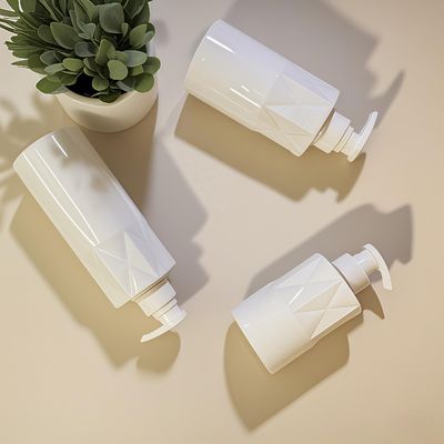 Pres pompası ve özel logo ile cam şeklinde PET kozmetik şişe 5000pcs MOQ 15-35 Gün teslimat