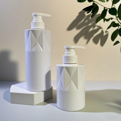 Pres pompası ve özel logo ile cam şeklinde PET kozmetik şişe 5000pcs MOQ 15-35 Gün teslimat