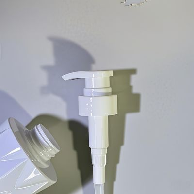 Pres pompası ve özel logo ile cam şeklinde PET kozmetik şişe 5000pcs MOQ 15-35 Gün teslimat