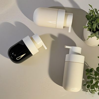 Güzellik ambalajı için baskı pompası ve özel renkli ipek ekran baskıları ile yağlı yuvarlak PET kozmetik şişe