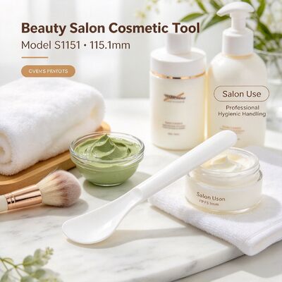 Food grade PP cosmetic spatula S1151, 115.1mm plastic beauty mixing scoop. Smooth curved head for mixing mask powder & applying skincare cream, ideal for beauty salon & home DIY skincare